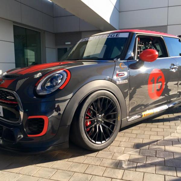 Prototipo Mini John Cooper Works Challenge - Vista laterale